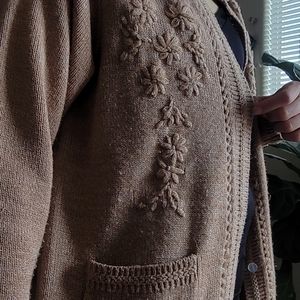 Pink toned knitted cardigan sweater, with floral inlayed designs